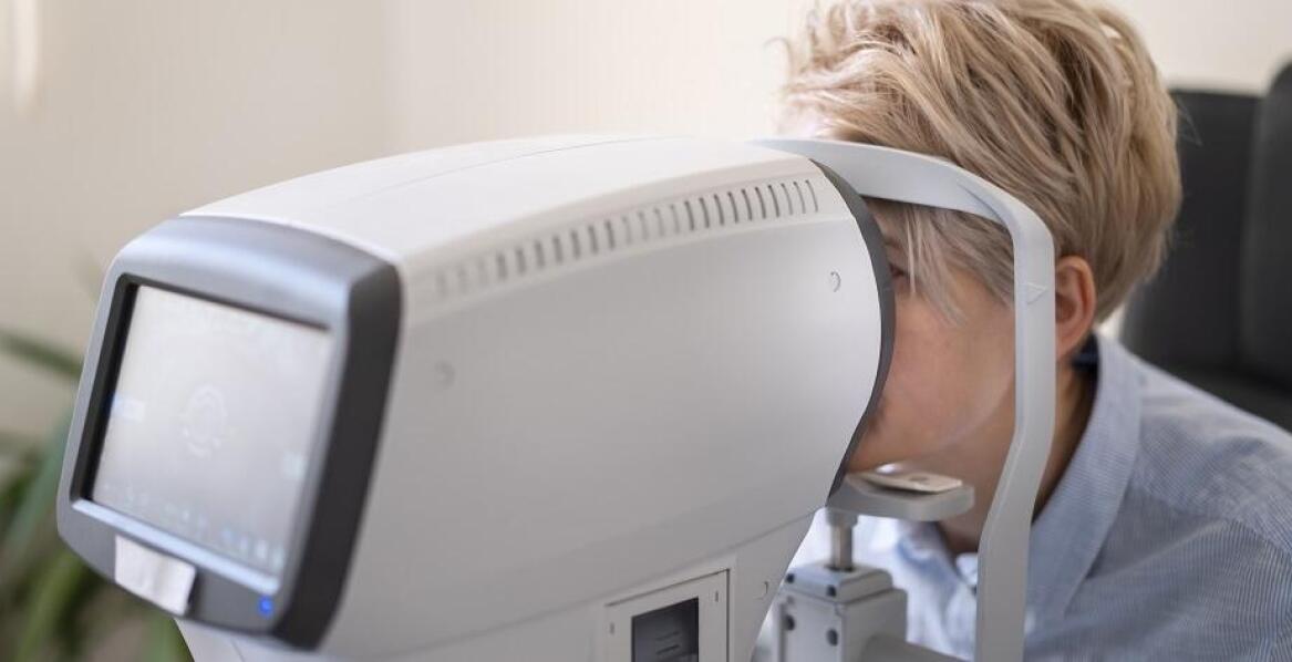 Dlaczego komputerowe badanie wzroku jest kluczowe przy wyborze soczewek kontaktowych?