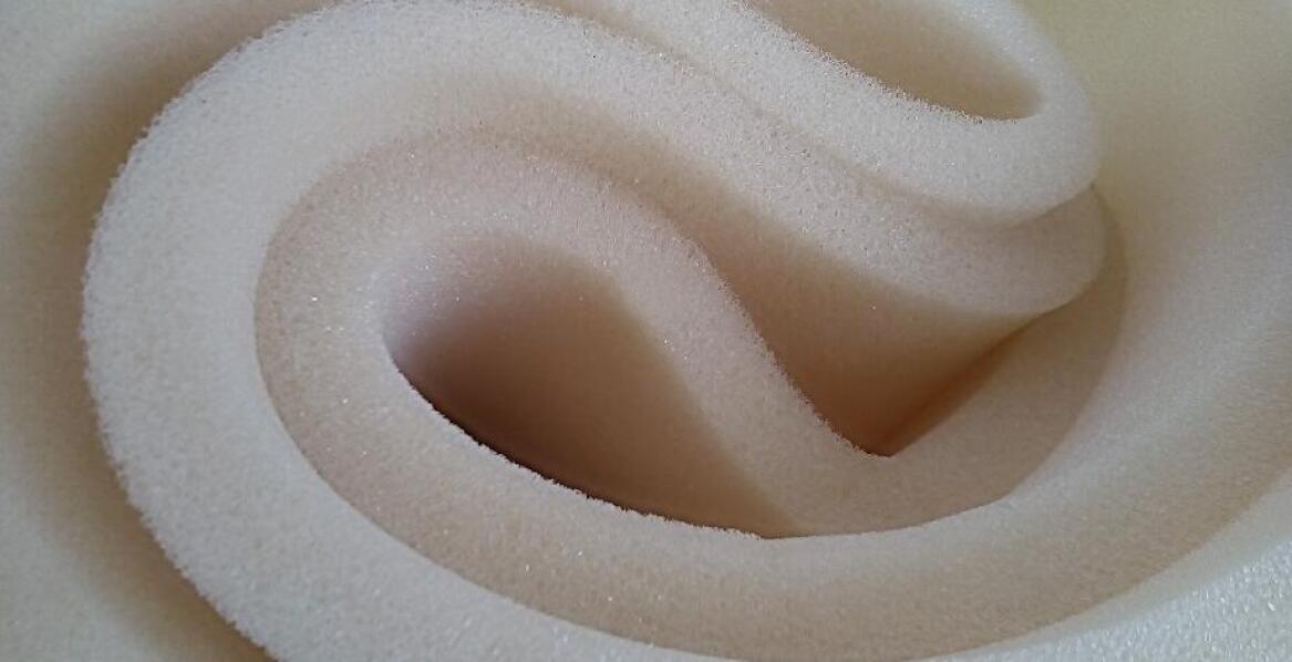 Zastosowanie pianki polietylenowej w przemyśle ceramicznym i szklarskim