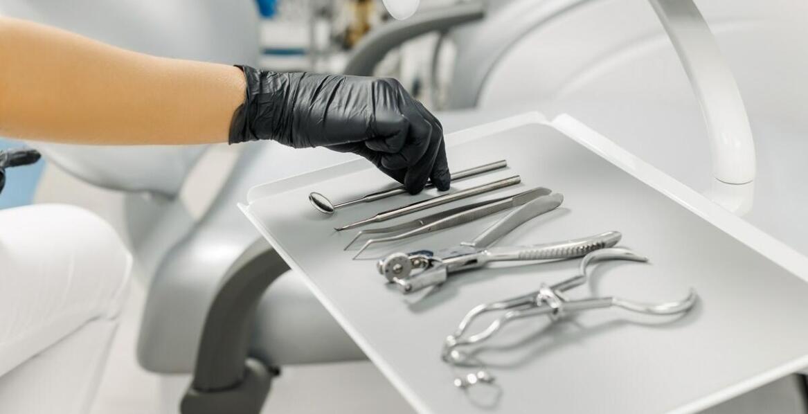 Jakie materiały są wykorzystywane w leczeniu zachowawczym?