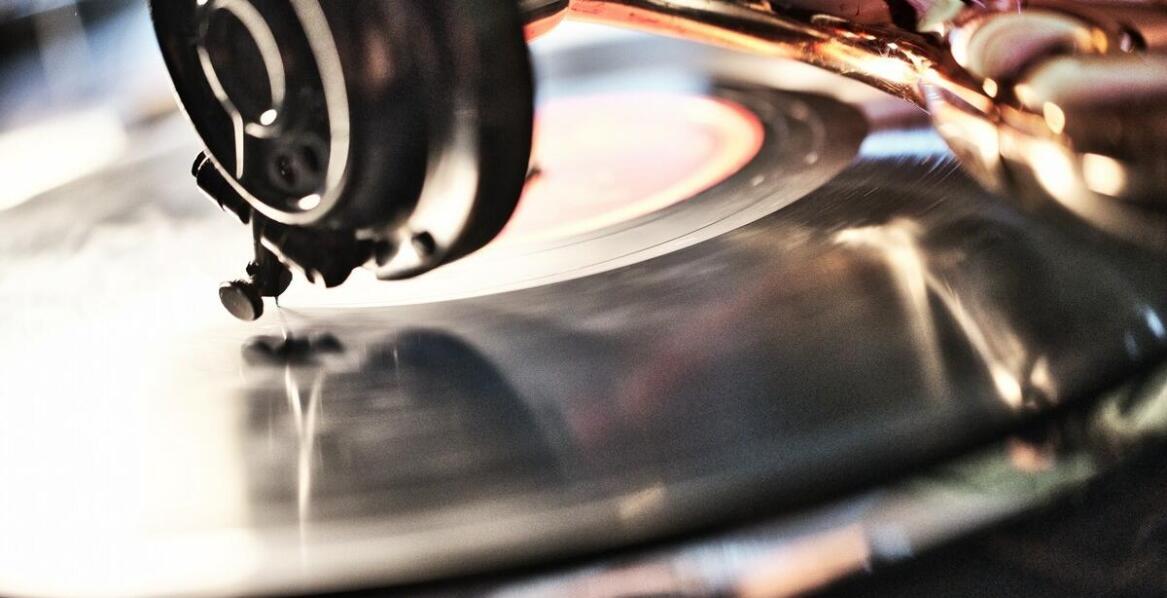 Inspirujące przykłady fotografii na szkle: co warto rozważyć?