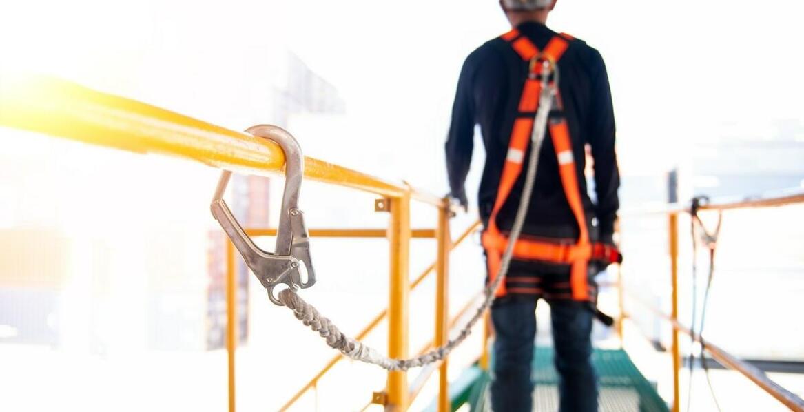 Jak dobierać akcesoria do rusztowań, aby zwiększyć bezpieczeństwo pracy?