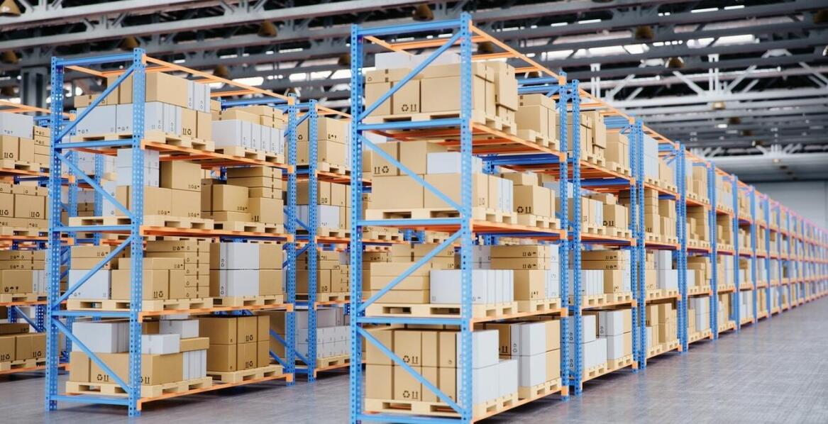 Regały paletowe - jakie czynniki wpływają na ich wybór w magazynach?