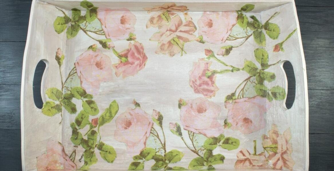 Proces tworzenia dekoracji z serwetek do decoupage – krok po kroku