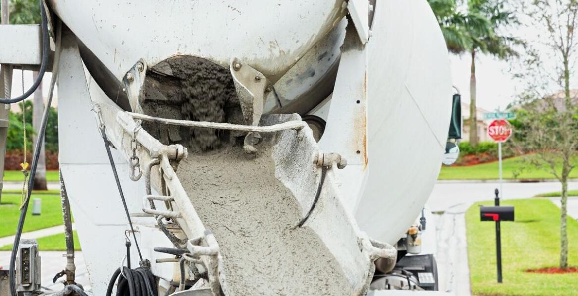 Jak efektywnie zarządzać flotą elektrycznych betoniarek na placu budowy?