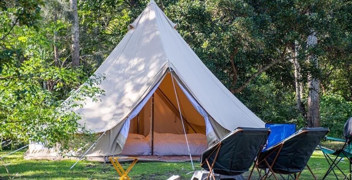 Nowoczesne technologie w produkcji namiotów safari: co oferują?