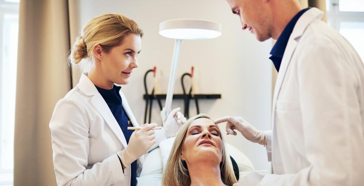 Na czym polega powiększanie ust kwasem hialuronowym?