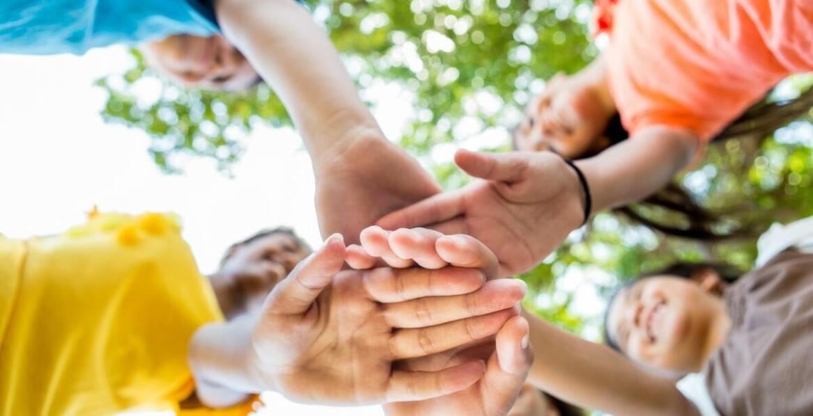 Korzyści płynące z letnich kolonii sportowych z pływaniem dla dorosłych