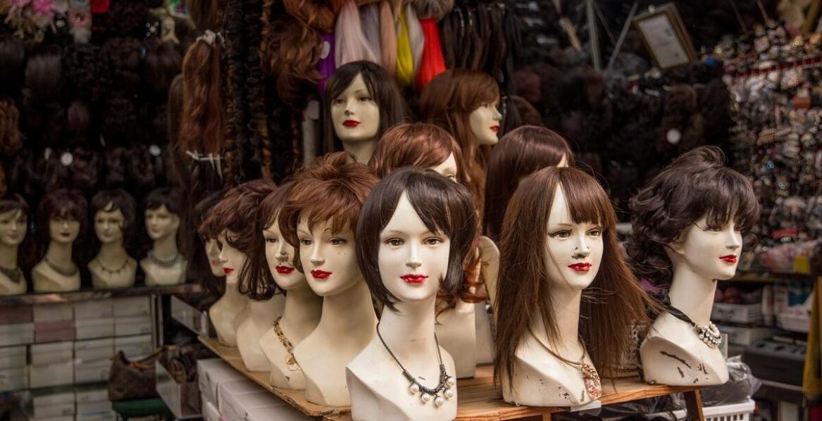 Czy peruki naturalne są odpowiednie na każdą porę roku?