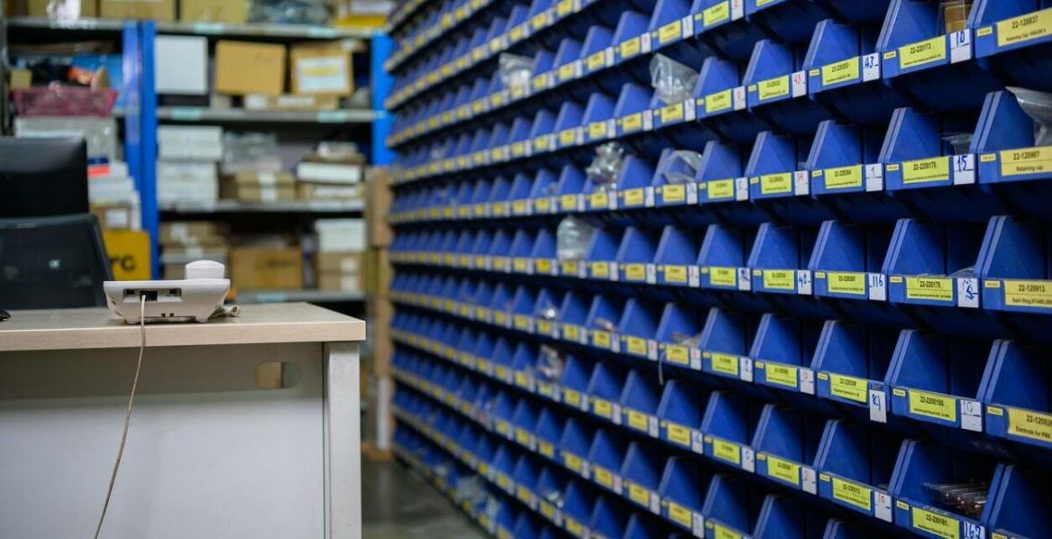 Jak beczki plastikowe 200l wspierają optymalizację przestrzeni magazynowej?