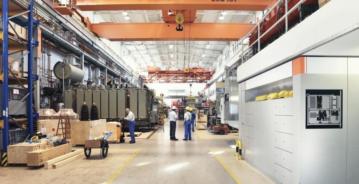 Jakie środki bezpieczeństwa stosuje się podczas sprzątania parkingów?