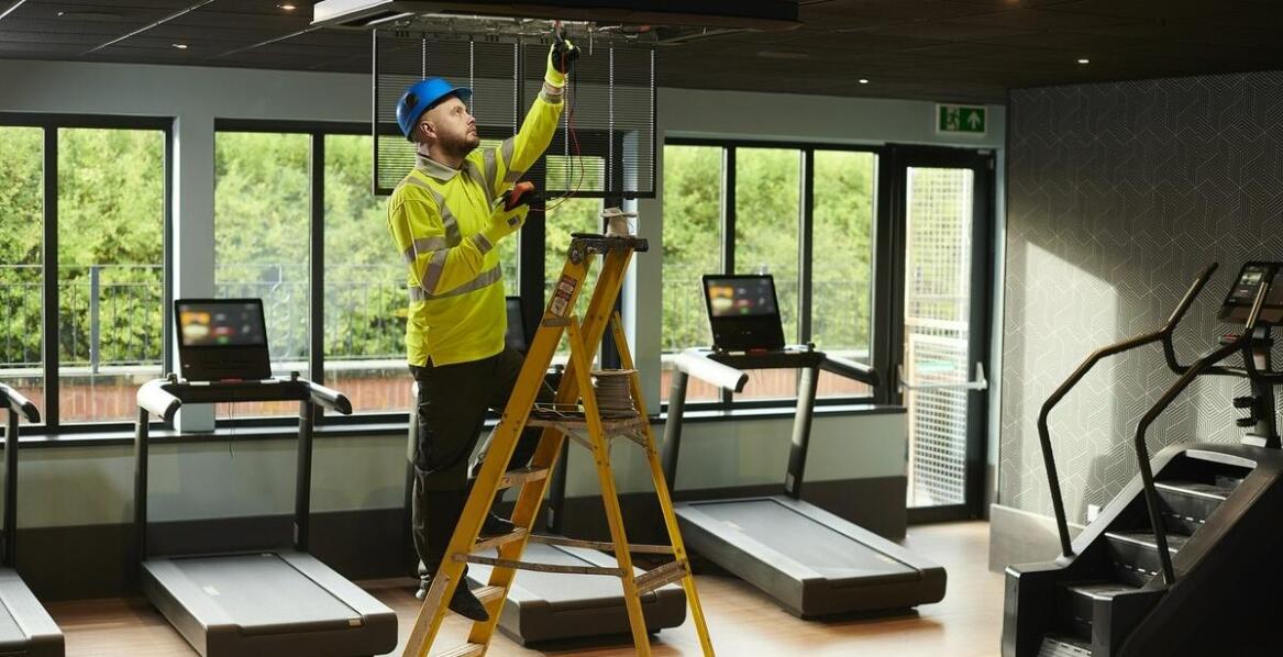 Jak mechaniczne czyszczenie kanałów wentylacyjnych wpływa na oszczędności energetyczne?