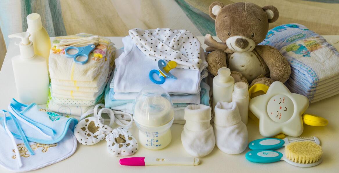 Przegląd artykułów niemowlęcych z oferty hurtowej – co warto mieć?