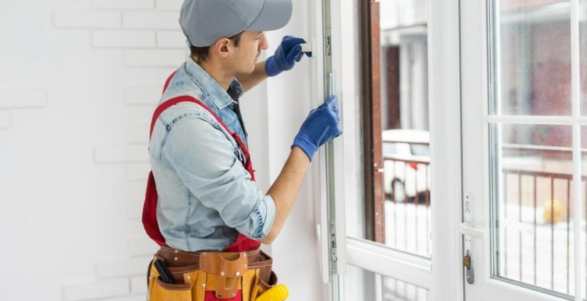 Jak profesjonalny montaż okien wpływa na ich funkcjonalność i trwałość?