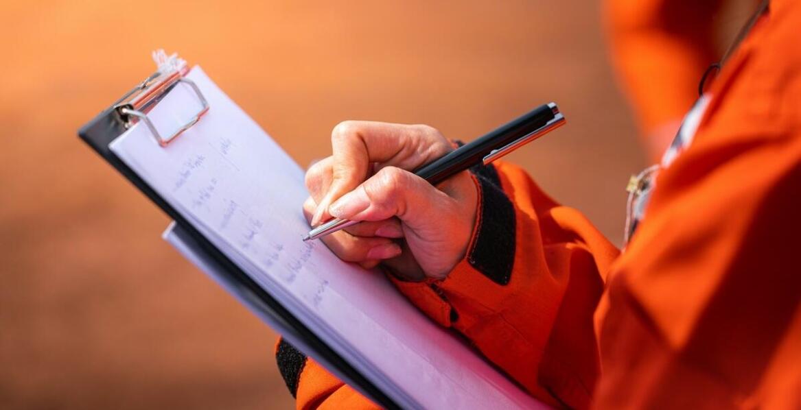 Jak protokoły wypadkowe przyczyniają się do redukcji incydentów?