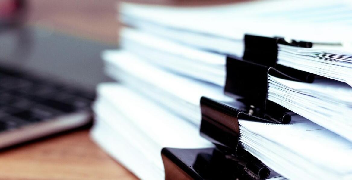 Praktyczne korzyści z prowadzenia dokumentacji kadrowej w kontekście BHP