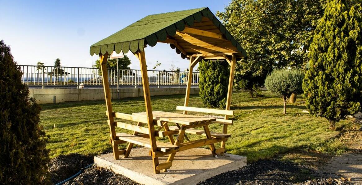 Ławki piknikowe w parkach – jakie modele są najpopularniejsze?