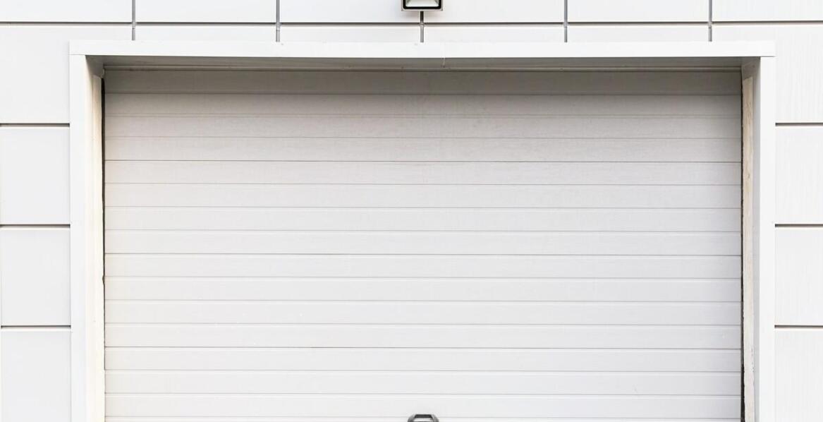 Nowoczesne bramy garażowe od lokalnych producentów – co wybrać?