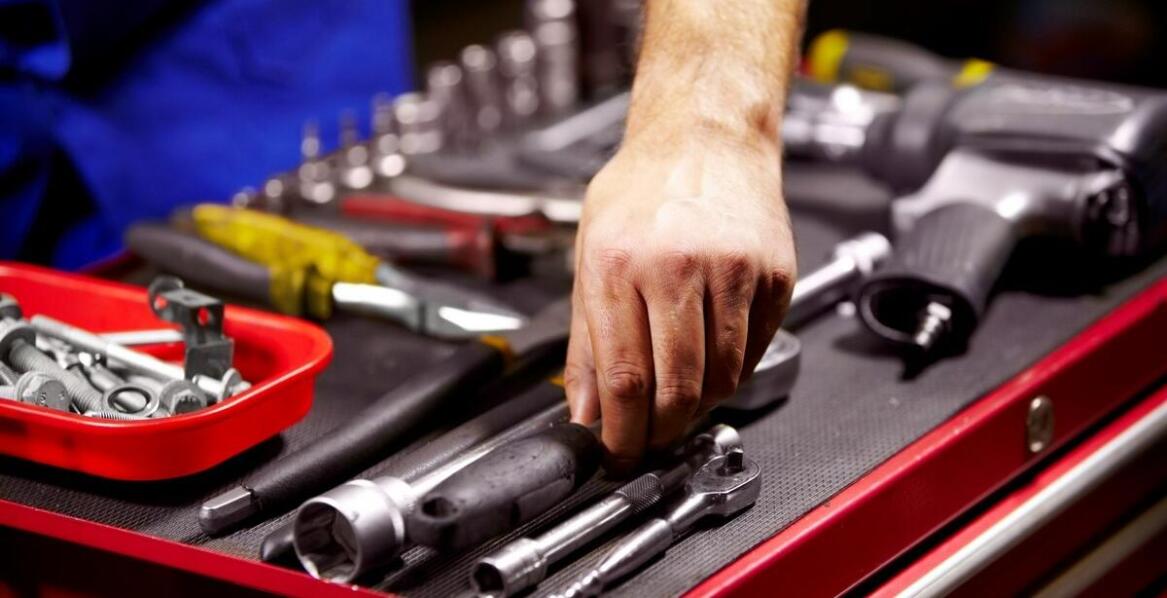 Kluczowe aspekty bezpieczeństwa przy pracy z nożami krążkowymi