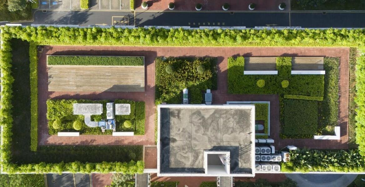 Jak montaż świetlików dachowych wpływa na komfort użytkowania przestrzeni?