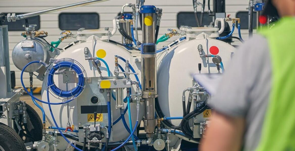 Jakie są kluczowe aspekty regularnego czyszczenia wpustów?