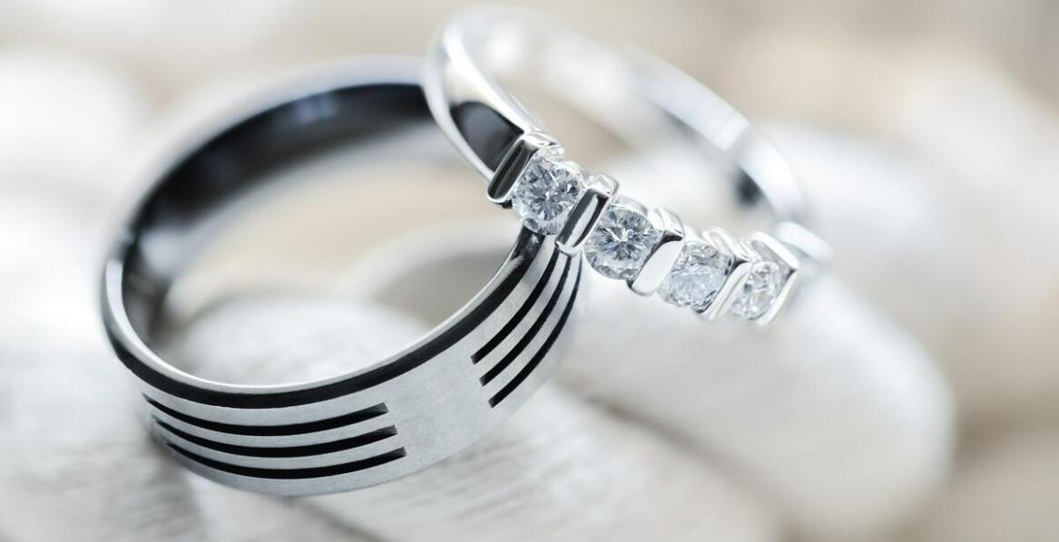 Historia i ewolucja najpiękniejszych obrączek ślubnych w modzie jubilerskiej