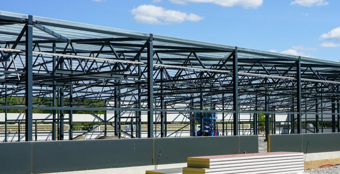 Darmowy montaż garaży blaszanych - jak to wpływa na decyzję zakupową?