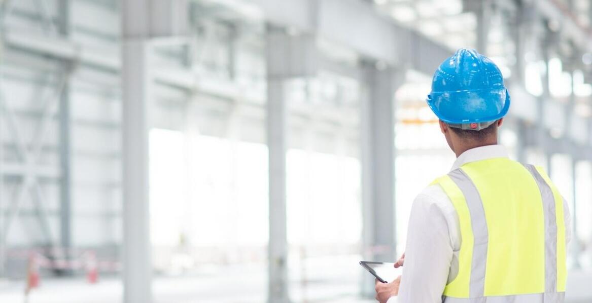 Dlaczego okresowe przeglądy techniczne są kluczowe przed modernizacją budynku?