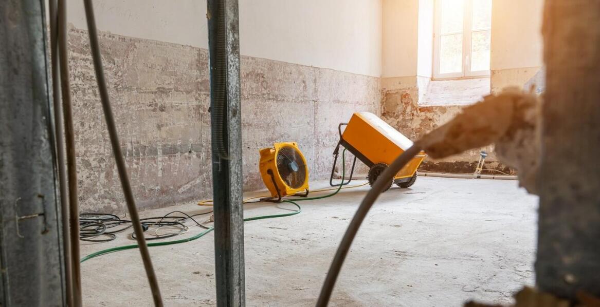 Osuszanie ścian po zalaniu a dokumentacja dla ubezpieczyciela – co warto wiedzieć?
