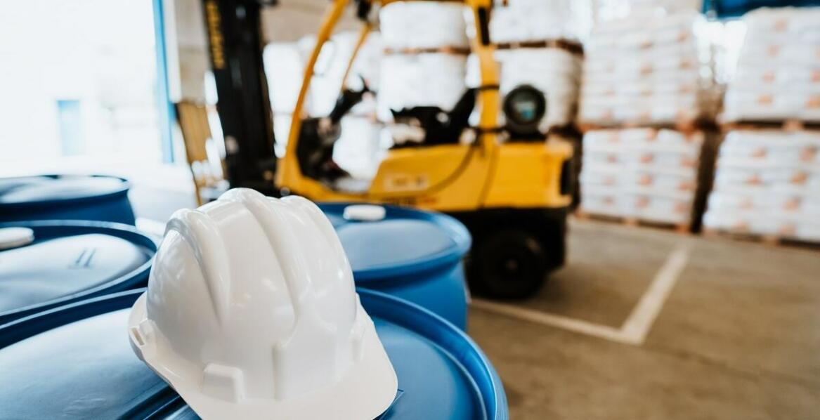 Jakie są kluczowe wyzwania przy zastosowaniu gazów technicznych w przemyśle?