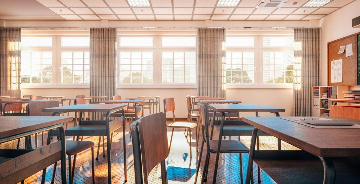 Bezpieczne i funkcjonalne wyposażenie szkół – na co zwrócić uwagę przy wyborze?