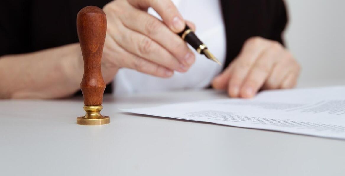 Procedury prawne przy przepisaniu mieszkania na pełnoletnie dziecko