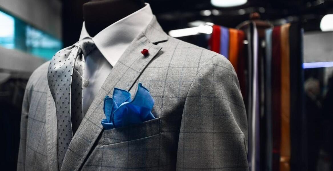 Sezonowe trendy w garniturach młodzieżowych męskich