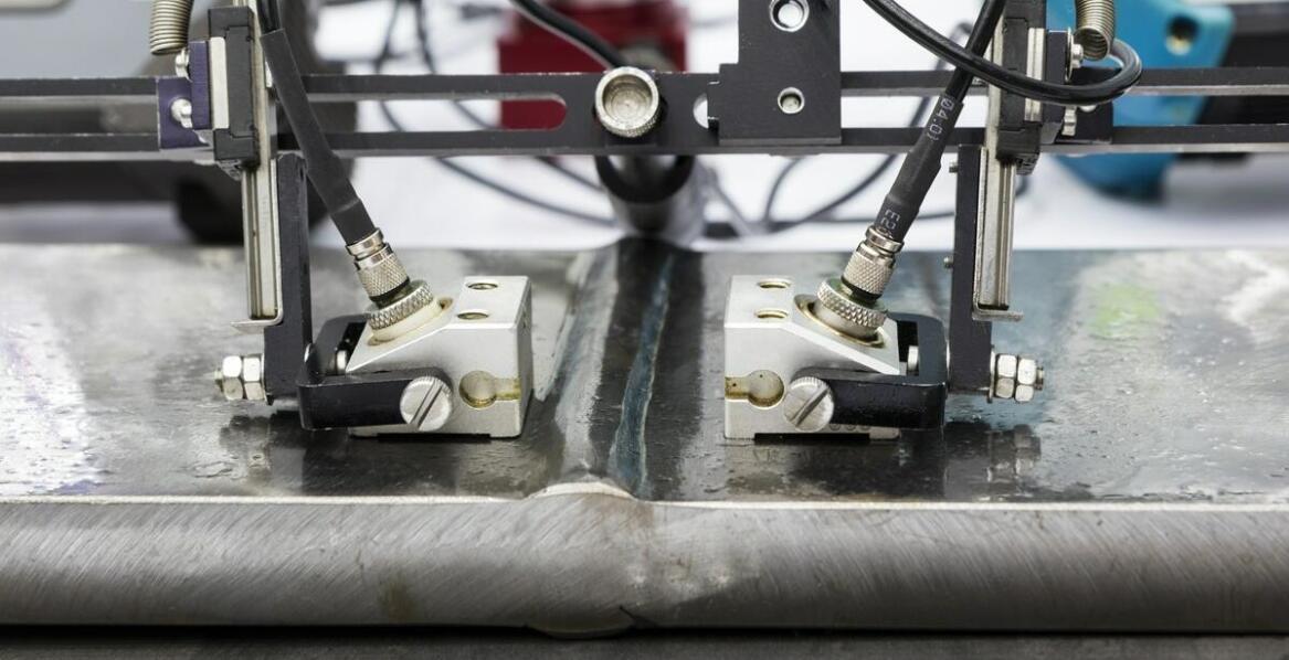 Grzałki do zgrzewarek – wpływ materiału na wydajność i trwałość