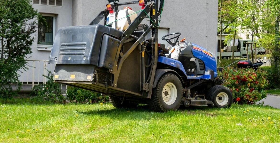 Rola profesjonalnych firm w utrzymaniu czystości na terenach zewnętrznych