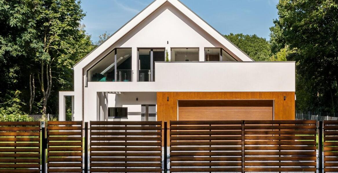 Jakie funkcje pełnią bramy aluminiowe w nowoczesnym budownictwie?