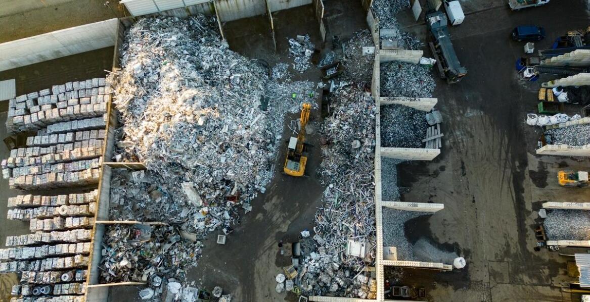 Nowoczesne technologie w recyklingu złomu stalowego – co warto wiedzieć?