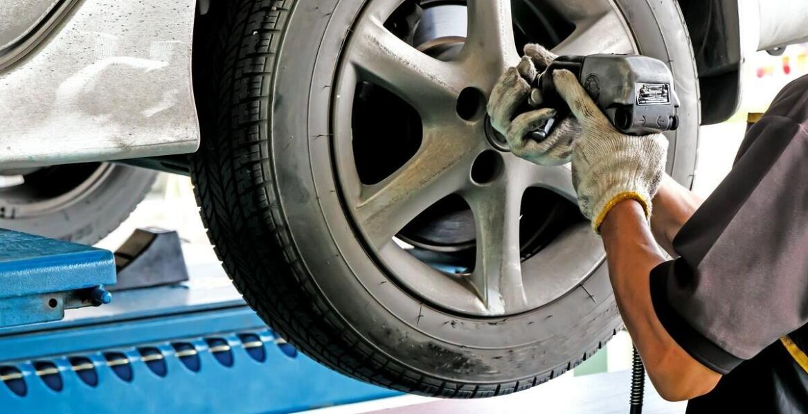 Wyważanie kół na miejscu – korzyści dla flot samochodowych