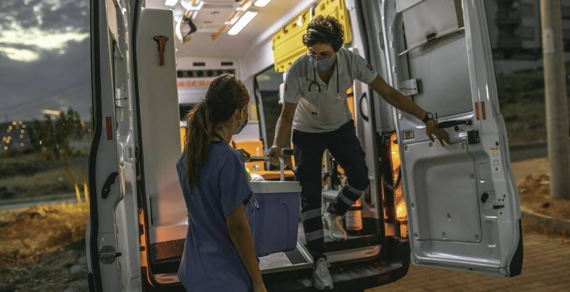 Współpraca z placówkami medycznymi - kluczowe aspekty i korzyści