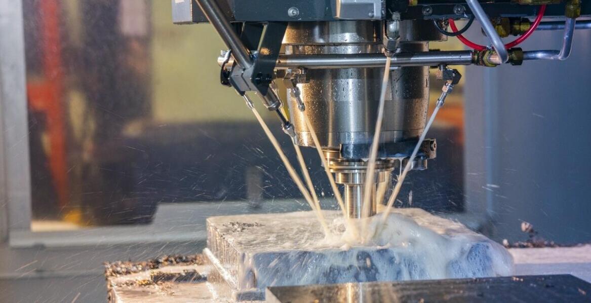 Jak ssawki do maszyn CNC mogą poprawić trwałość grawerunków na metalach?