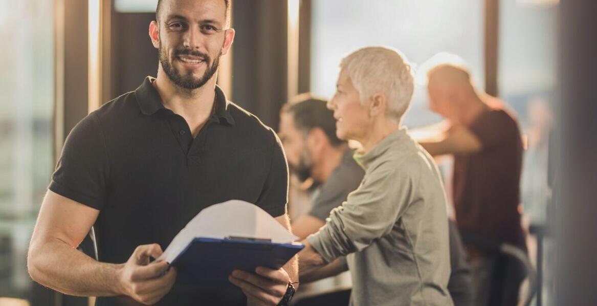 Jak gabinet fizjoterapii może pomóc w leczeniu zespołów bólowych kręgosłupa
