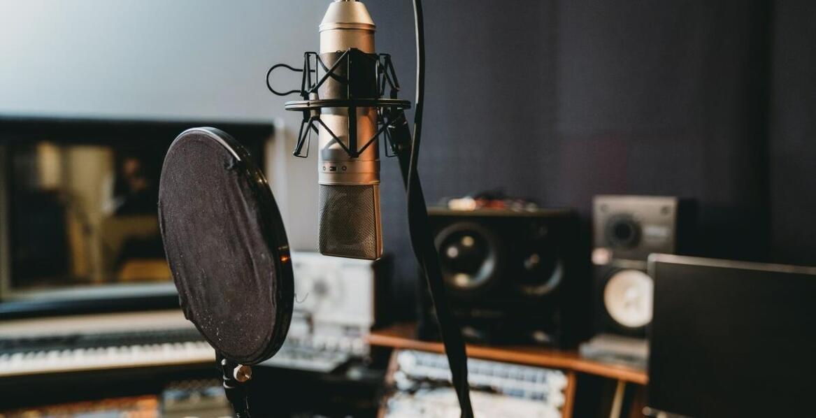 Wybór lektora: kluczowy element sukcesu produkcji audiobooka