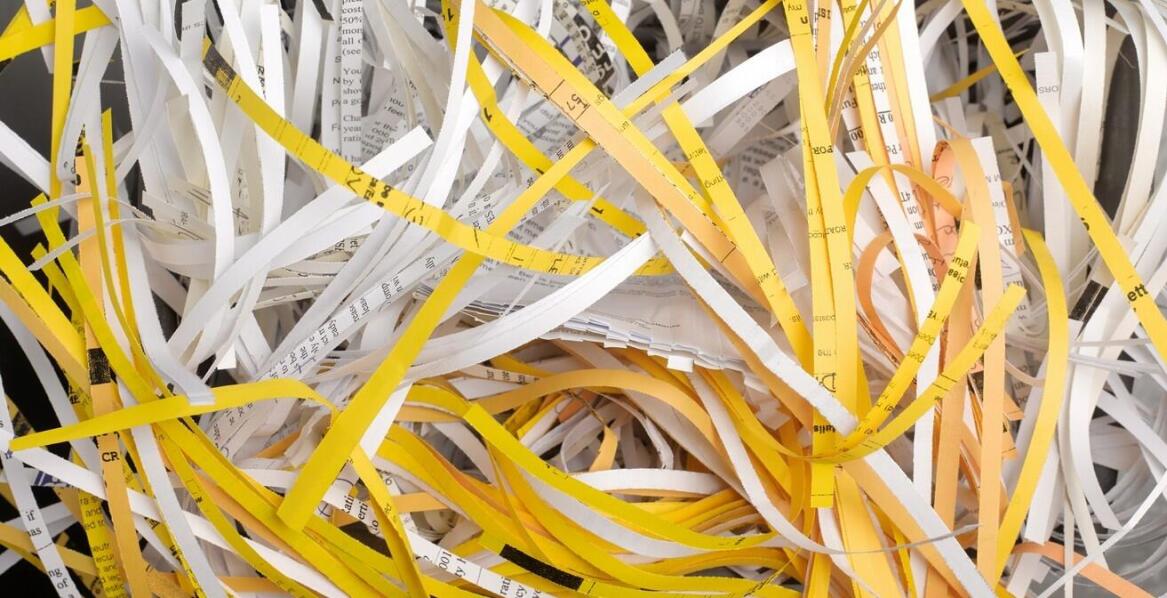 Niszczarka dokumentów jako niezbędny element wyposażenia biura