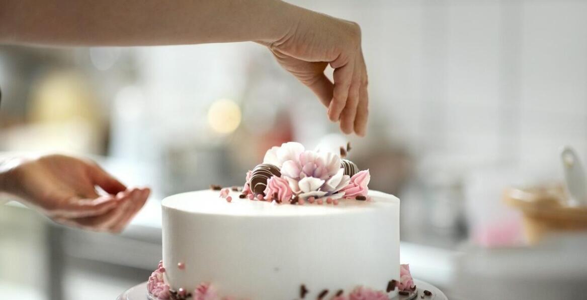 Rola akcesoriów w profesjonalnym cukiernictwie – co warto wiedzieć?