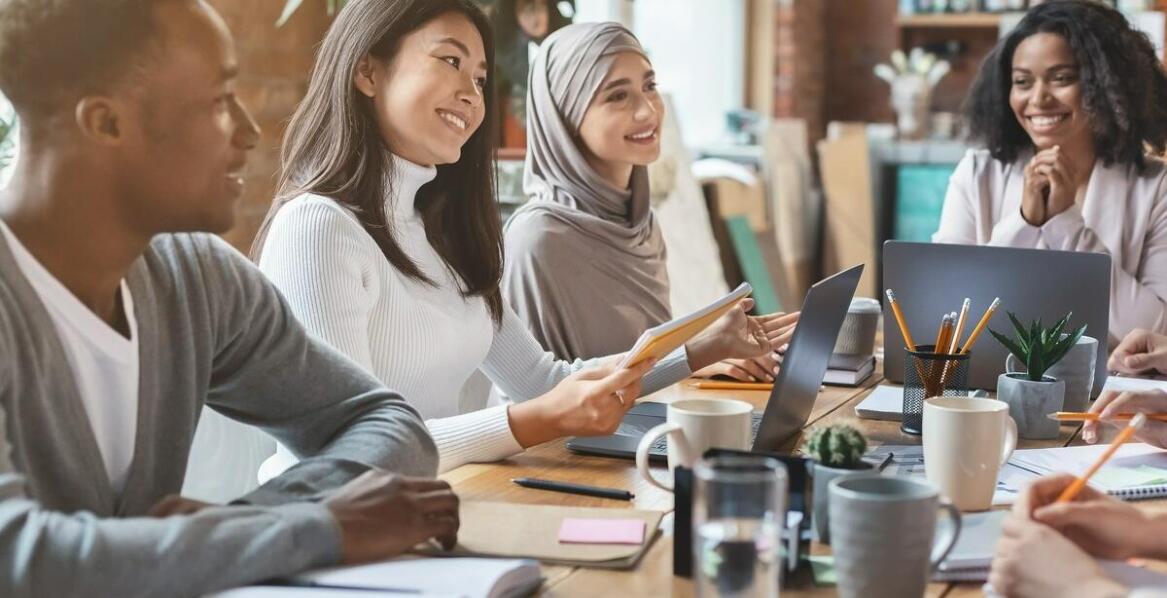 Znaczenie wygodnych ubrań roboczych dla efektywności zespołu