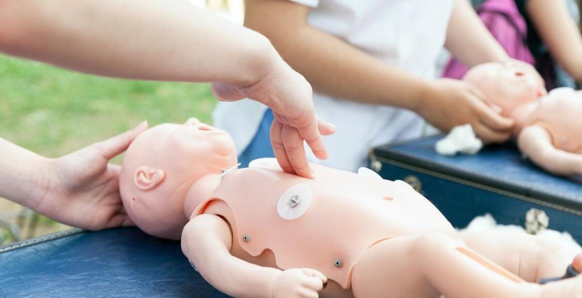 Pierwsza pomoc - jakie sytuacje awaryjne są omawiane na szkoleniach?