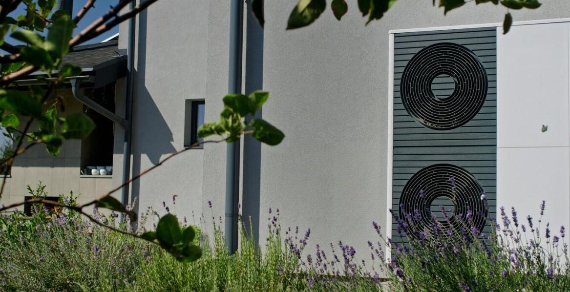 Czym różnią się pompy ciepła gruntowe od powietrznych?