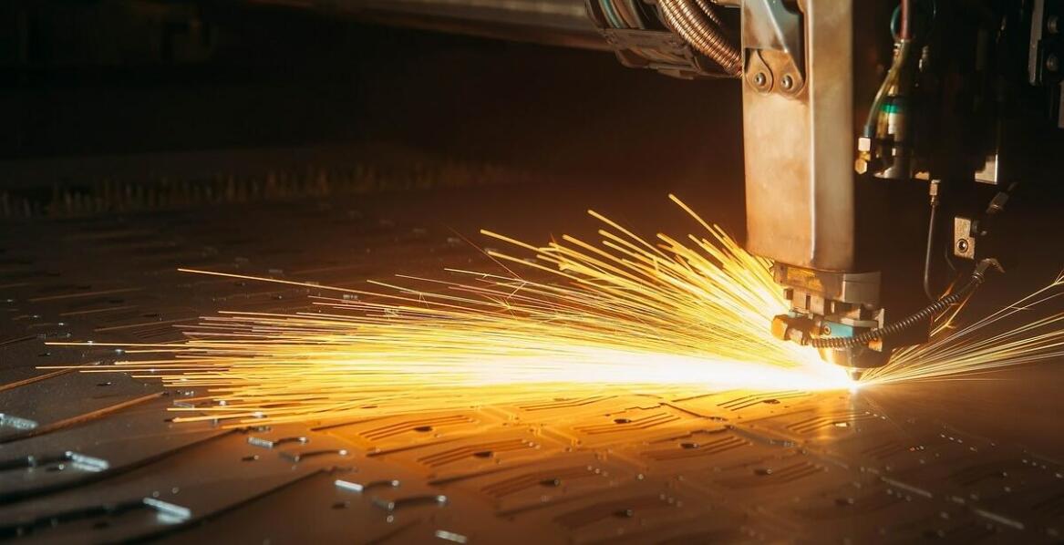 Jakie korzyści daje zastosowanie lasera do grawerowania w metalu w produkcji przemysłowej?