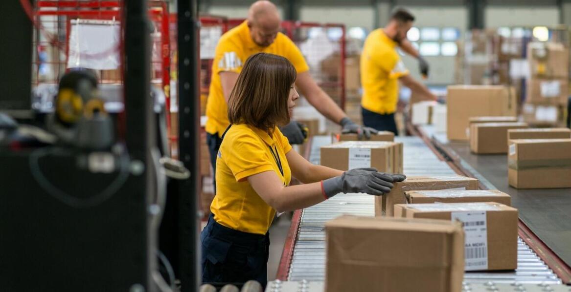 Jakie są zalety korzystania z kompleksowej oferty usług kurierskich?