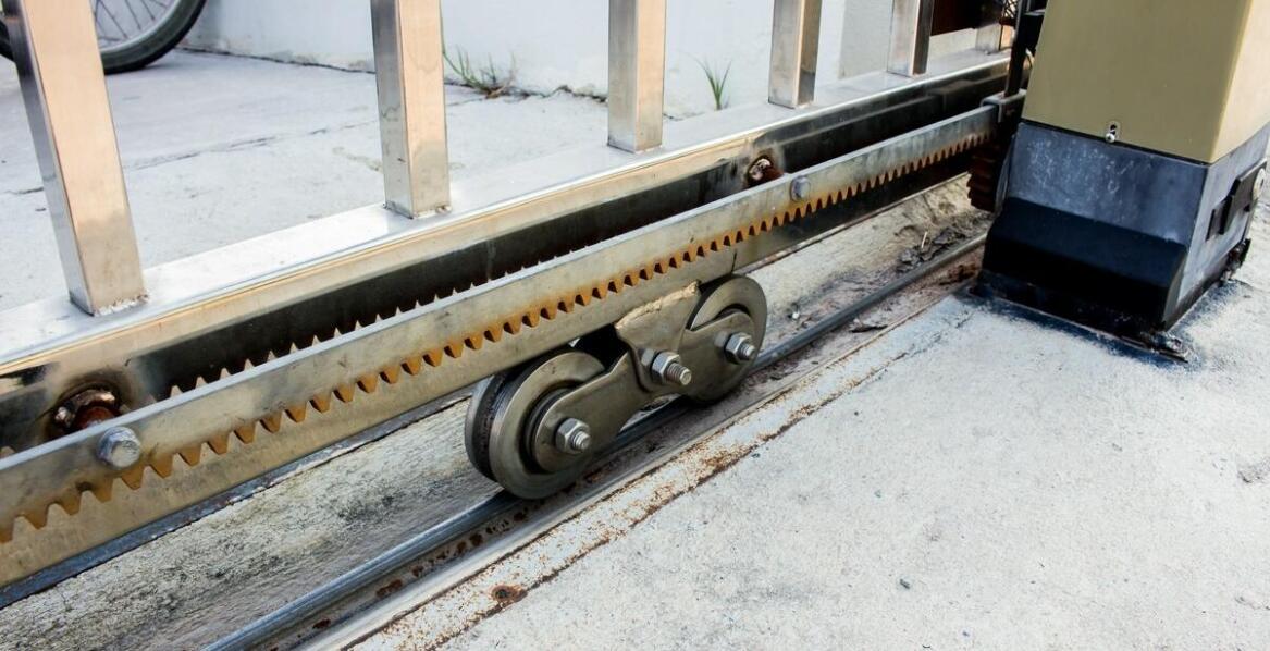 Zastosowanie zaawansowanych technologii w bramach przemysłowych