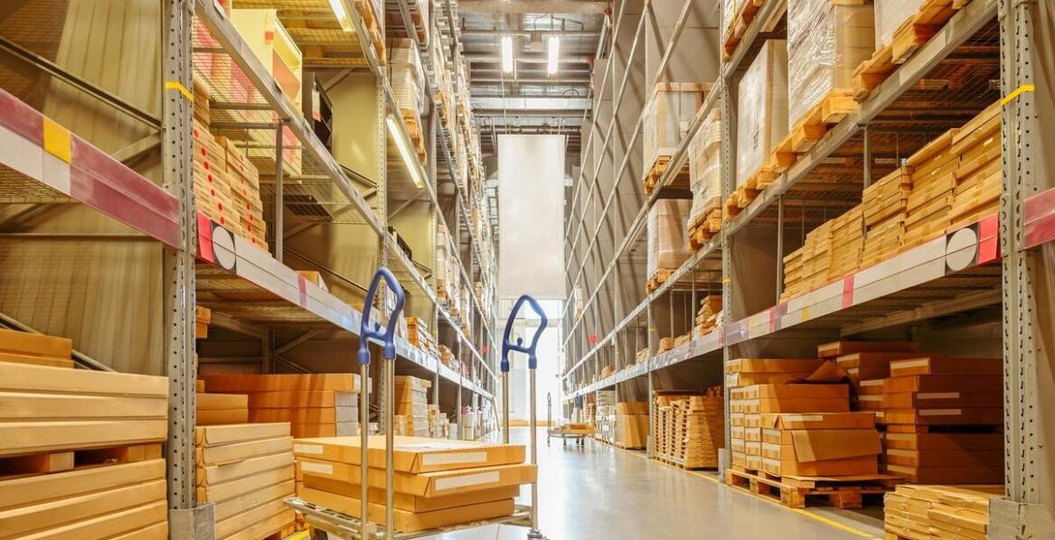 Jakie innowacyjne rozwiązania oferują producenci hal magazynowych?